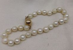 Lady's 14K freshwater pearl bracelet