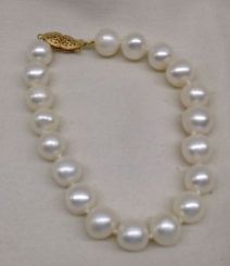 Lady's 14K freshwater pearl bracelet; 7