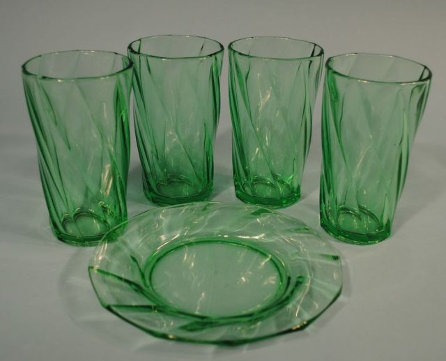 Set of 4 Heisey Moongleam "Twist" Soda Tumblers and Plate