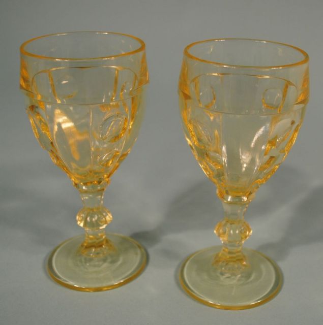 2 Heisey Sahara "Old Sandwich" Claret Stems