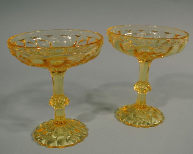 2 Heisey Sahara "Old Sandwich" Comports