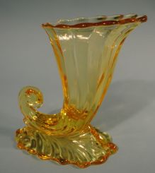 Heisey Sahara Large "Warwick" Horn of Plenty Vase